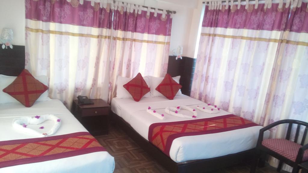 Hotel Center Lake Ποκάρα Δωμάτιο φωτογραφία