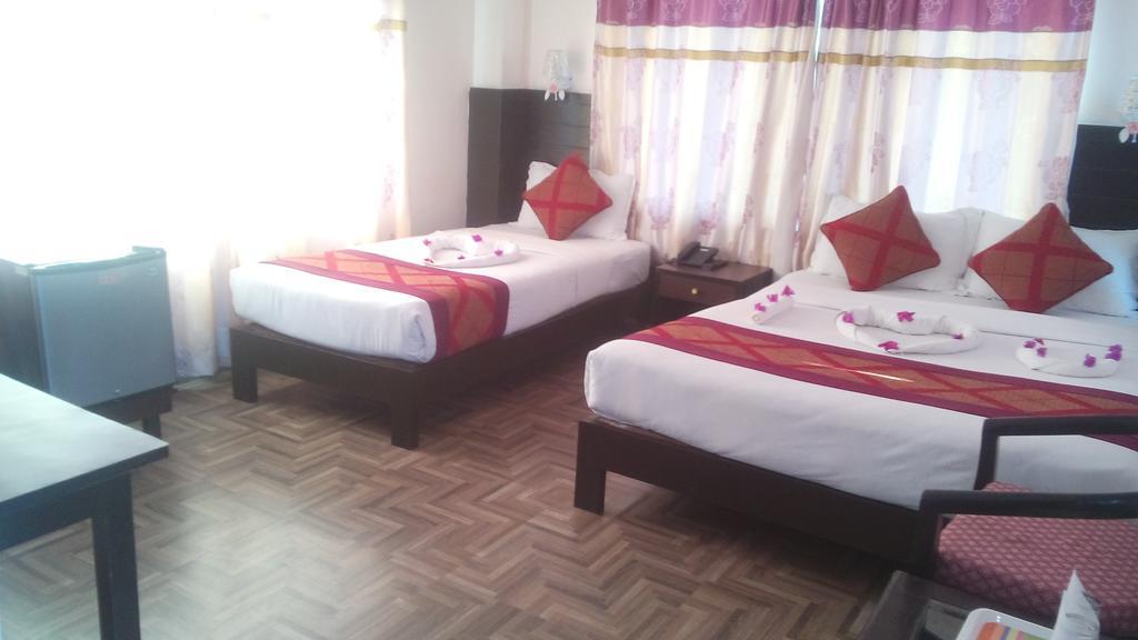Hotel Center Lake Ποκάρα Δωμάτιο φωτογραφία
