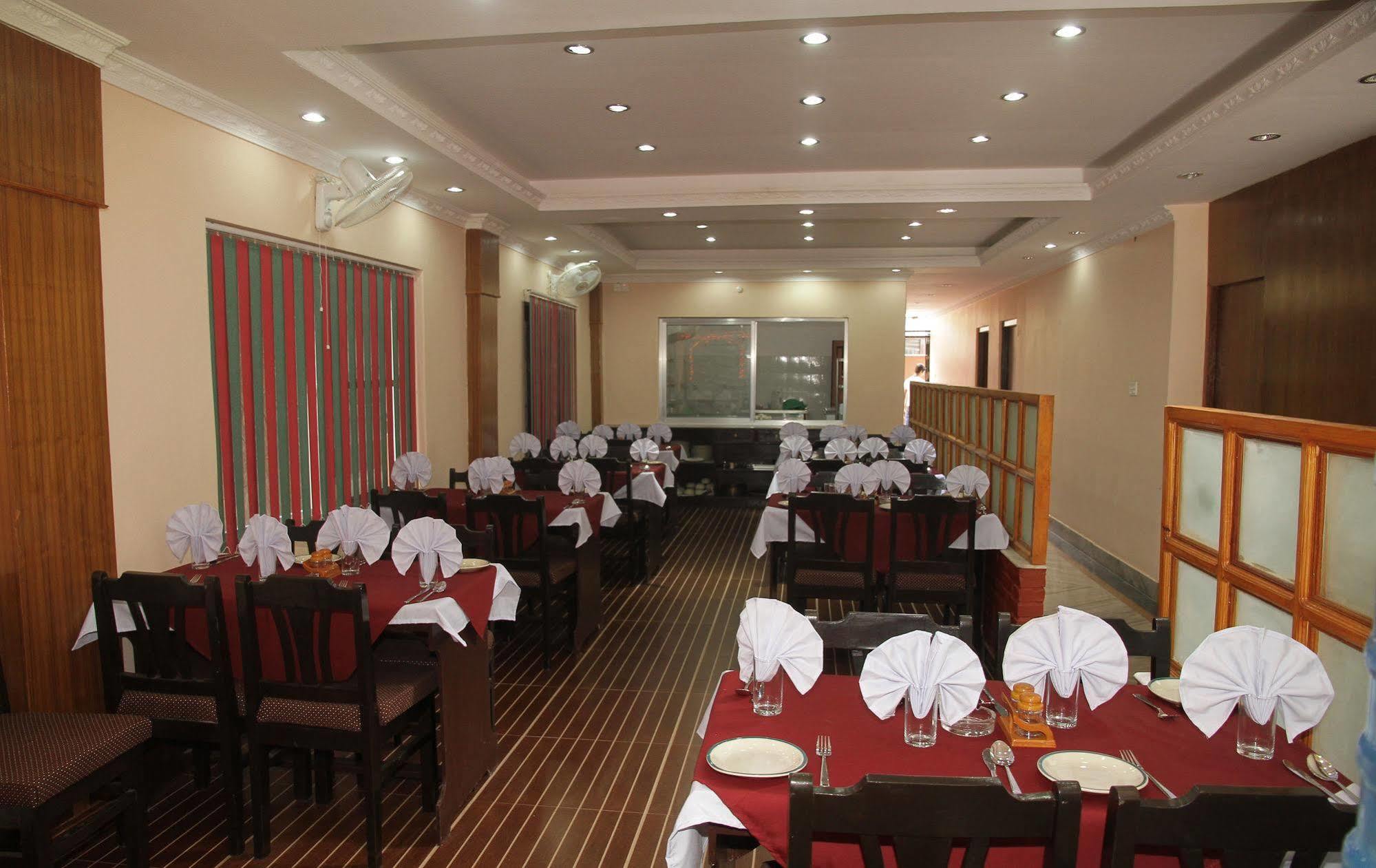 Hotel Center Lake Ποκάρα Εξωτερικό φωτογραφία